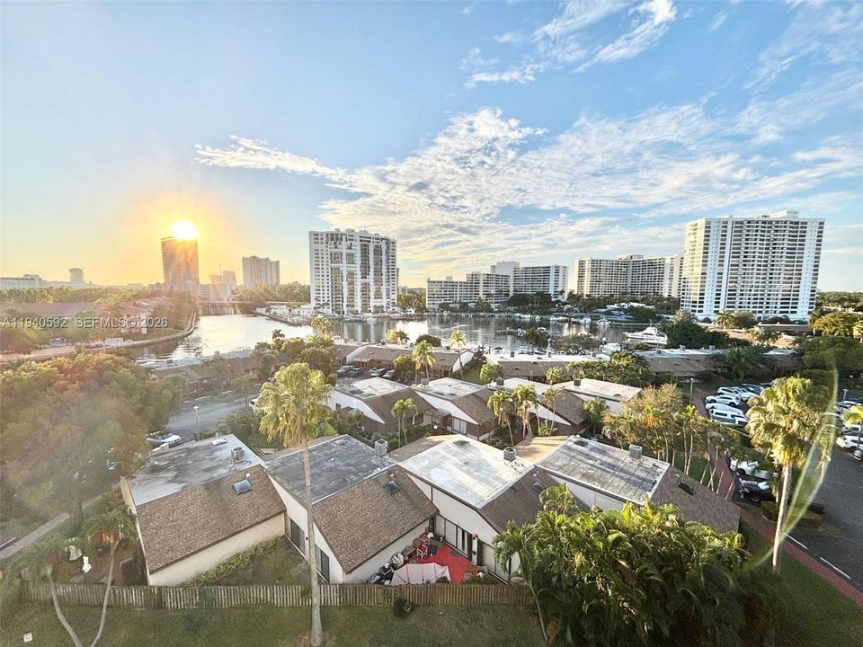 待售: $599,000 (2 贝兹, 2 浴室, 1430 平方英尺)