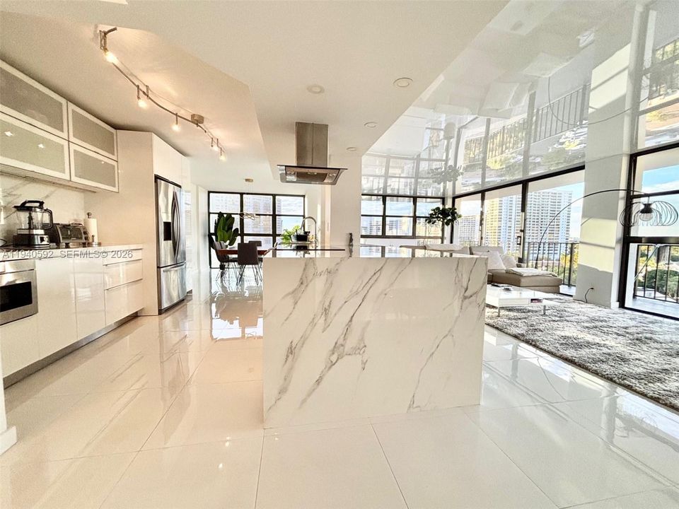 待售: $599,000 (2 贝兹, 2 浴室, 1430 平方英尺)