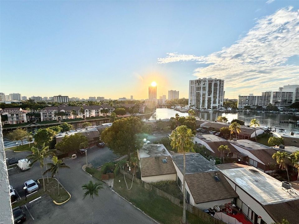 待售: $599,000 (2 贝兹, 2 浴室, 1430 平方英尺)