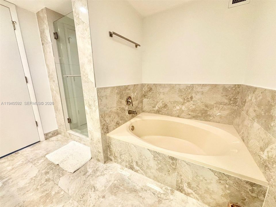 待售: $599,000 (2 贝兹, 2 浴室, 1430 平方英尺)