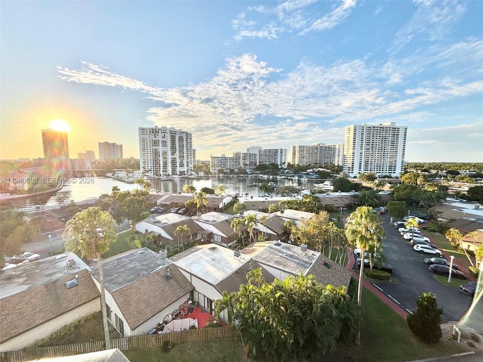 待售: $599,000 (2 贝兹, 2 浴室, 1430 平方英尺)