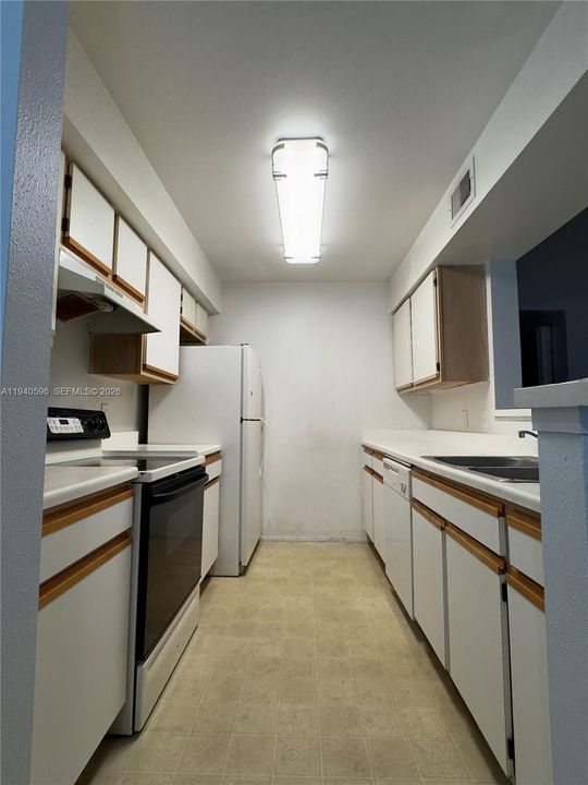 出租: $1,700 (1 贝兹, 1 浴室, 834 平方英尺)