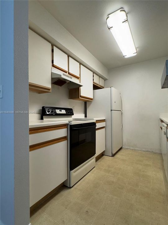 出租: $1,700 (1 贝兹, 1 浴室, 834 平方英尺)