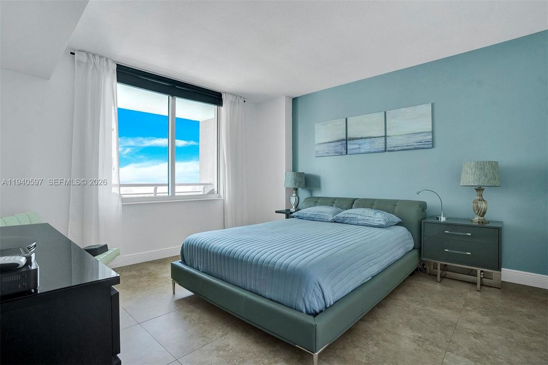 For Rent: $3,300 (1 beds, 1 baths, 846 Square Feet)