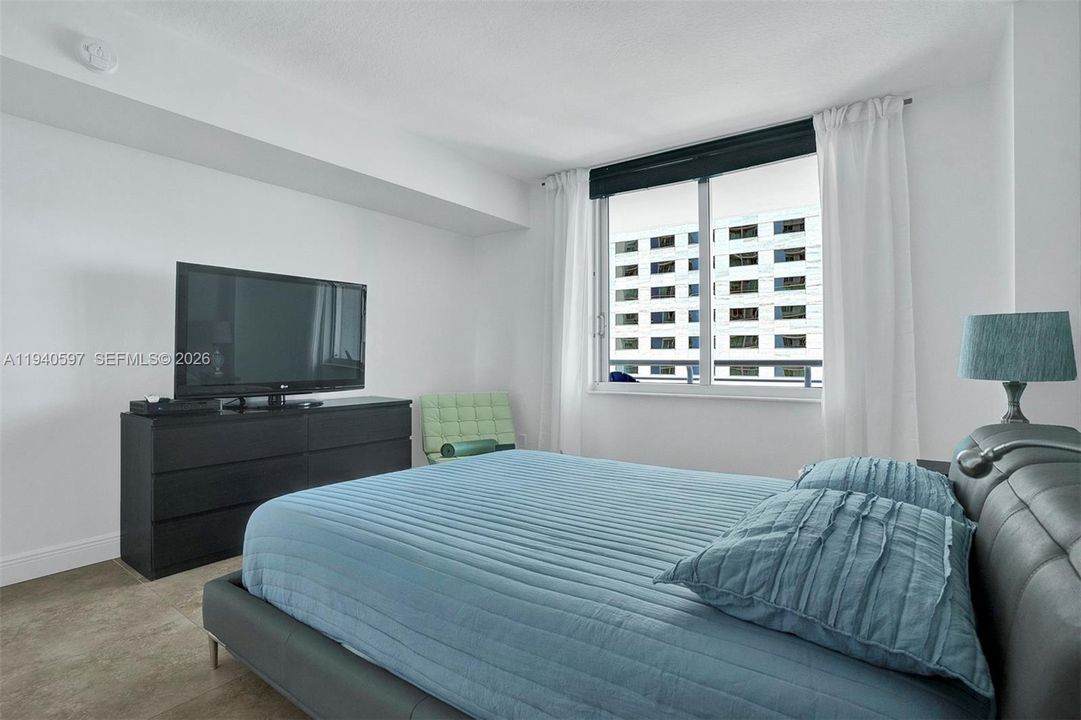 For Rent: $3,300 (1 beds, 1 baths, 846 Square Feet)