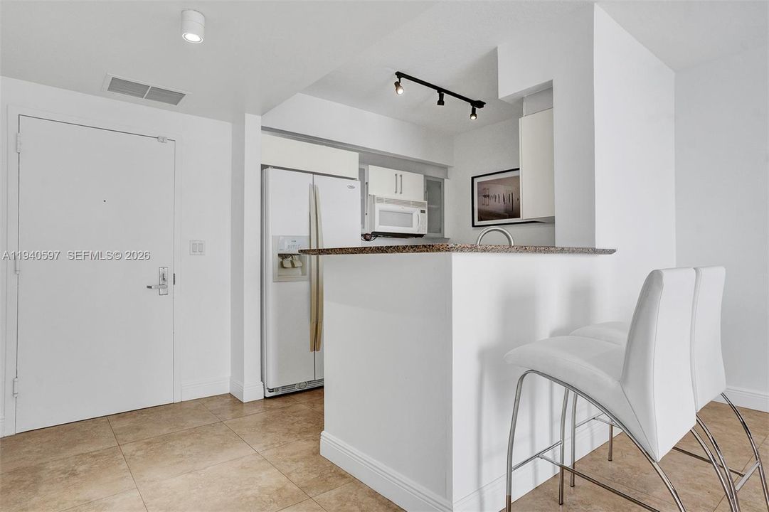 For Rent: $3,300 (1 beds, 1 baths, 846 Square Feet)