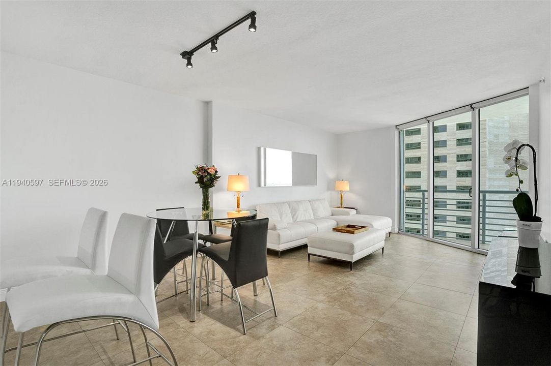 For Rent: $3,300 (1 beds, 1 baths, 846 Square Feet)