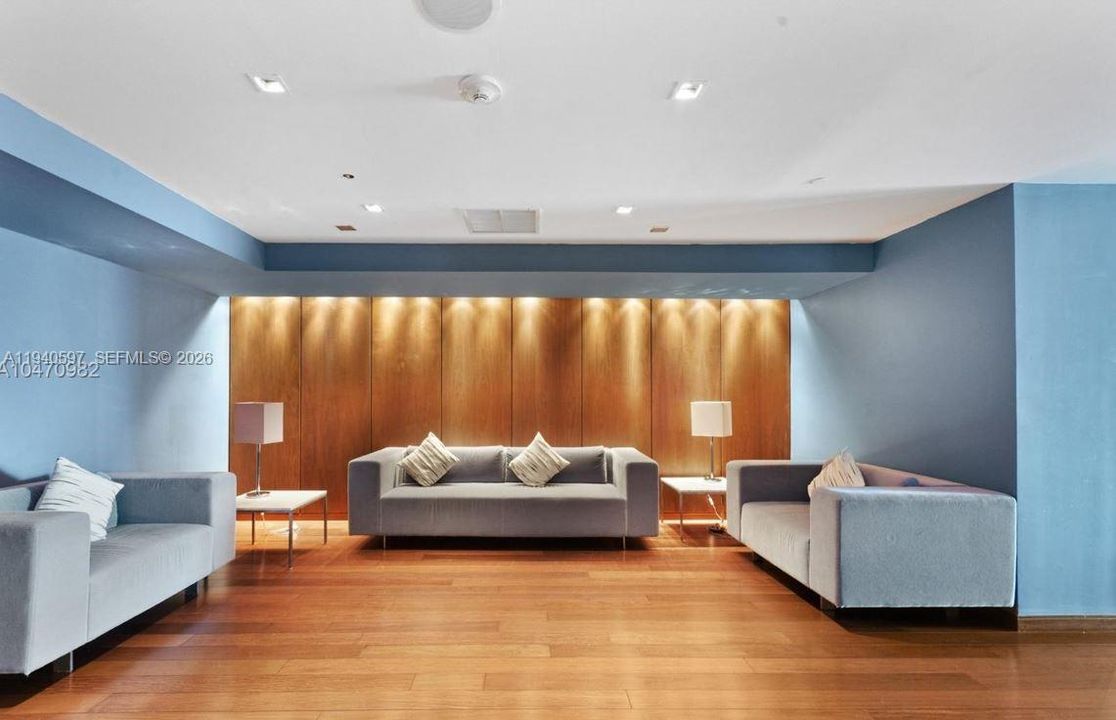 For Rent: $3,300 (1 beds, 1 baths, 846 Square Feet)