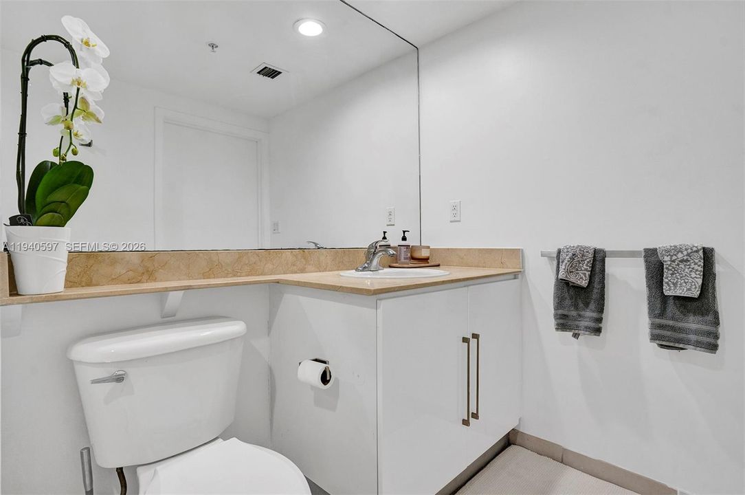 For Rent: $3,300 (1 beds, 1 baths, 846 Square Feet)