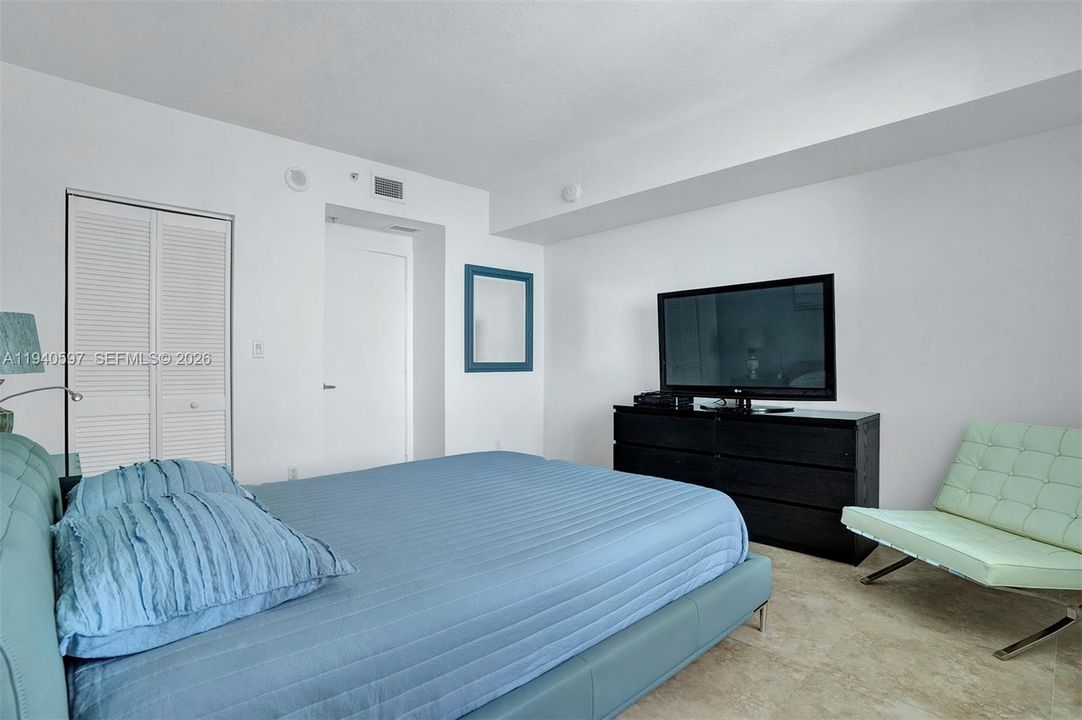 For Rent: $3,300 (1 beds, 1 baths, 846 Square Feet)