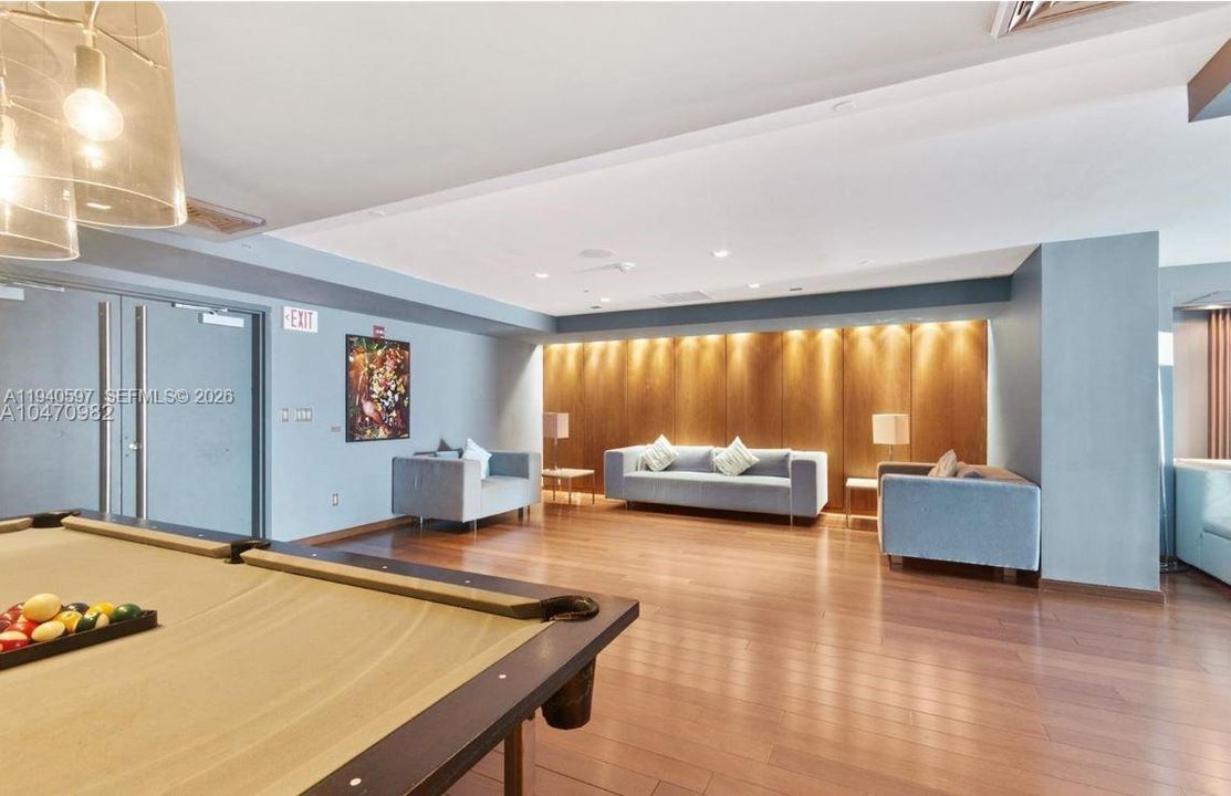 For Rent: $3,300 (1 beds, 1 baths, 846 Square Feet)