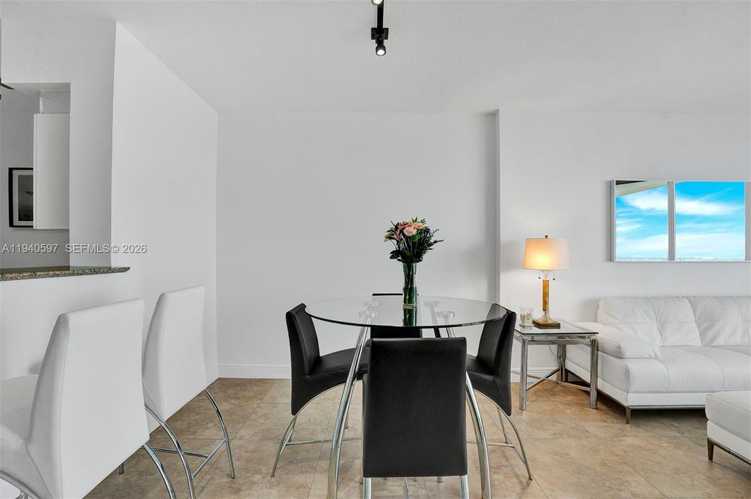 For Rent: $3,300 (1 beds, 1 baths, 846 Square Feet)