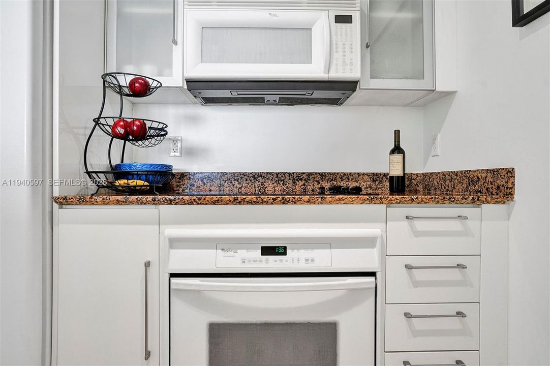 For Rent: $3,300 (1 beds, 1 baths, 846 Square Feet)