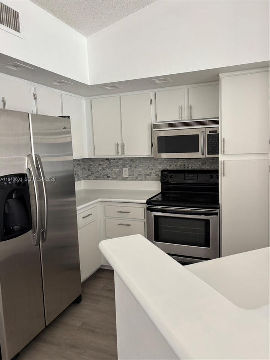 For Rent: $2,450 (2 beds, 2 baths, 1065 Square Feet)