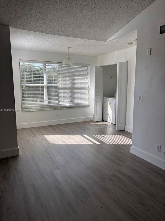 For Rent: $2,450 (2 beds, 2 baths, 1065 Square Feet)