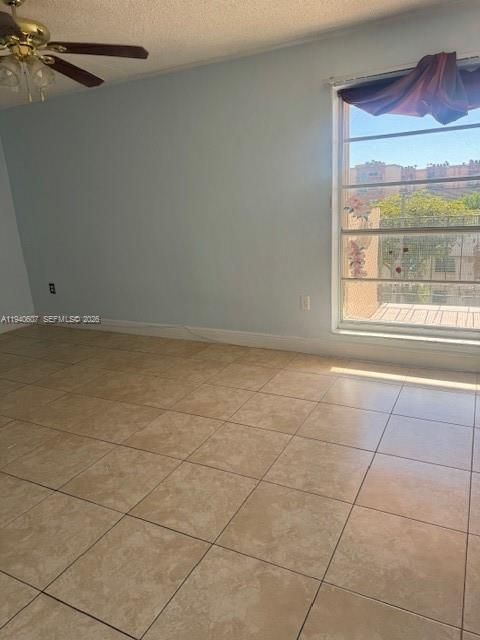 出租: $2,200 (2 贝兹, 2 浴室, 1099 平方英尺)