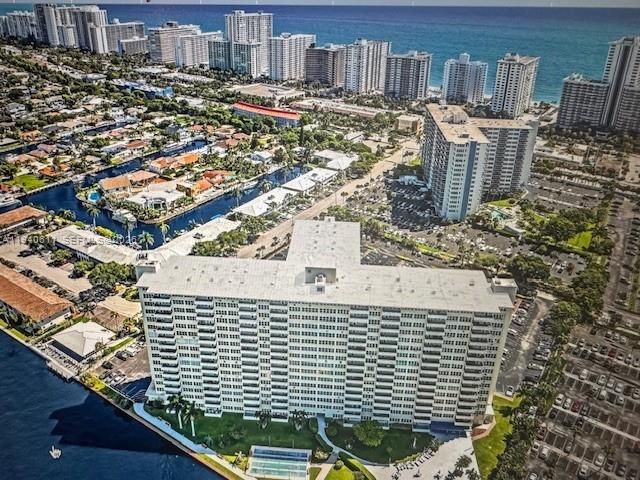 Active With Contract: $229,900 (2 beds, 2 baths, 1120 Square Feet)