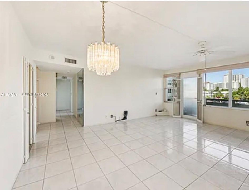 Active With Contract: $229,900 (2 beds, 2 baths, 1120 Square Feet)