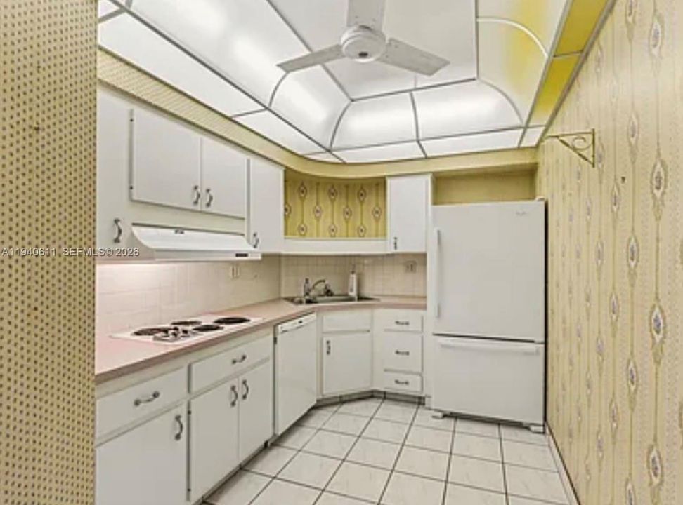 Active With Contract: $229,900 (2 beds, 2 baths, 1120 Square Feet)