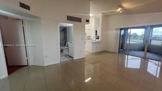 待售: $232,000 (2 贝兹, 2 浴室, 1121 平方英尺)