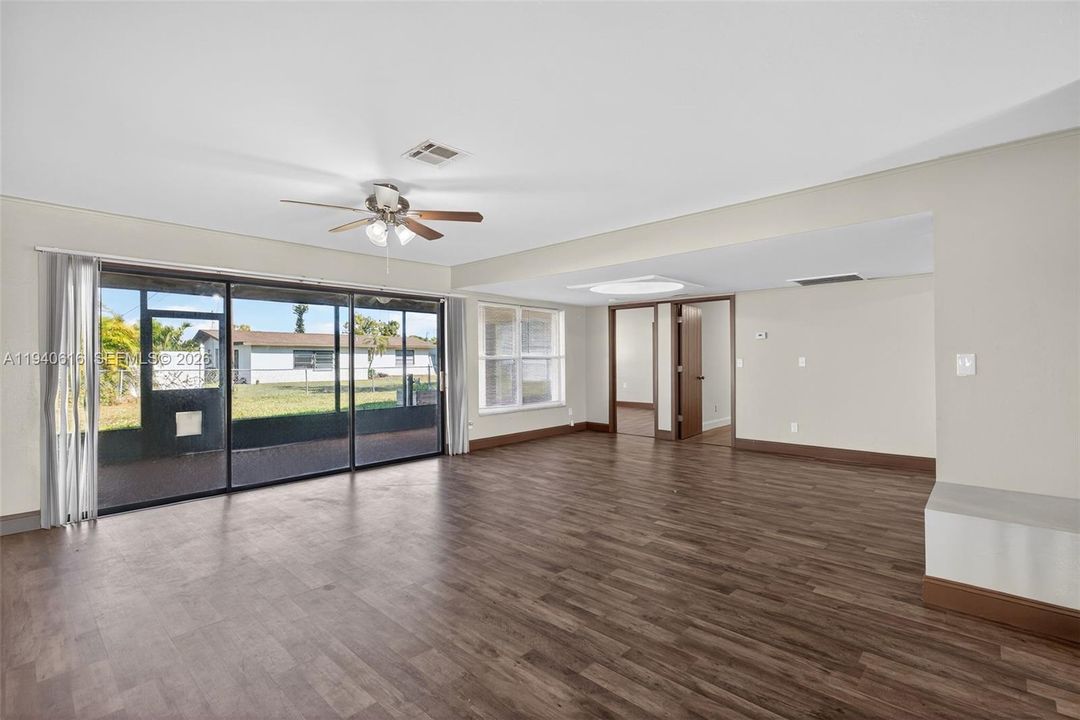 En Venta: $305,000 (3 camas, 2 baños, 1740 Pies cuadrados)