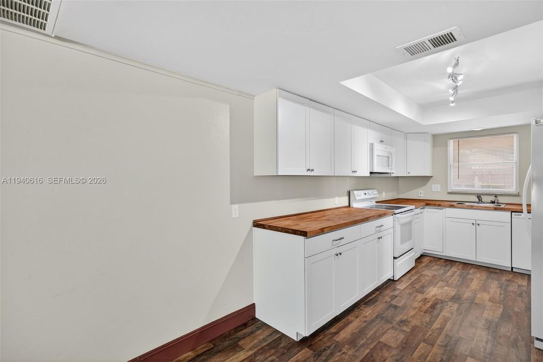 En Venta: $305,000 (3 camas, 2 baños, 1740 Pies cuadrados)