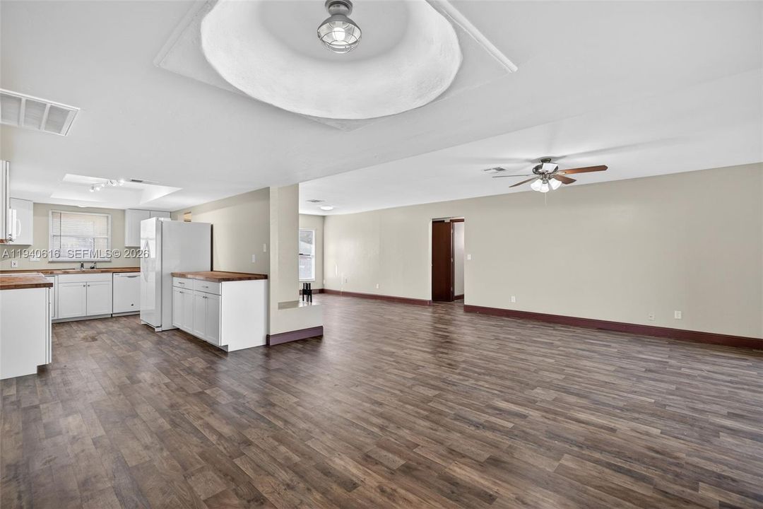 En Venta: $305,000 (3 camas, 2 baños, 1740 Pies cuadrados)