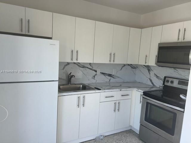 For Rent: $1,750 (1 beds, 1 baths, 700 Square Feet)