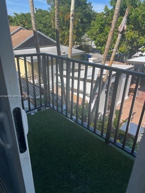 For Rent: $1,750 (1 beds, 1 baths, 700 Square Feet)