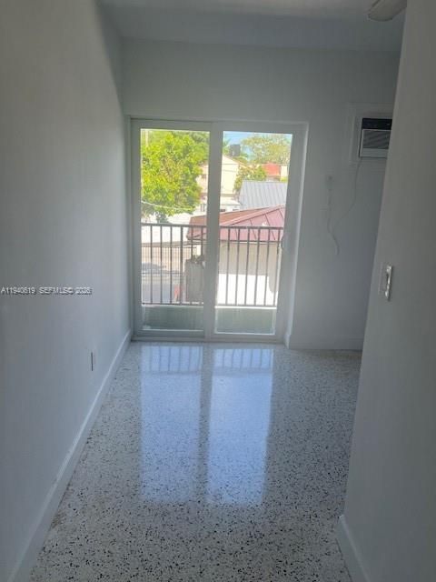 For Rent: $1,750 (1 beds, 1 baths, 700 Square Feet)