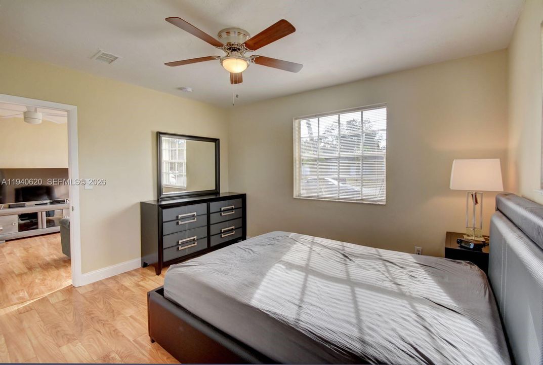 出租: $3,350 (4 贝兹, 2 浴室, 1373 平方英尺)