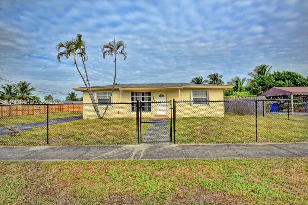 出租: $3,350 (4 贝兹, 2 浴室, 1373 平方英尺)