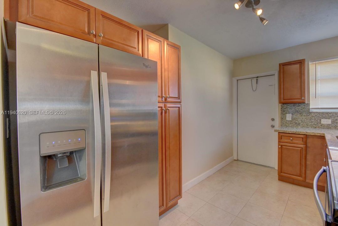 出租: $3,350 (4 贝兹, 2 浴室, 1373 平方英尺)