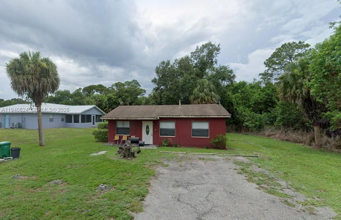 For Sale: $159,900 (2 beds, 1 baths, 816 Square Feet)