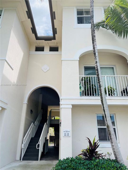 В аренду: $2,800 (3 спален, 2 ванн, 1207 Квадратных фут)