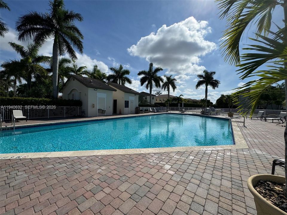 В аренду: $2,800 (3 спален, 2 ванн, 1207 Квадратных фут)