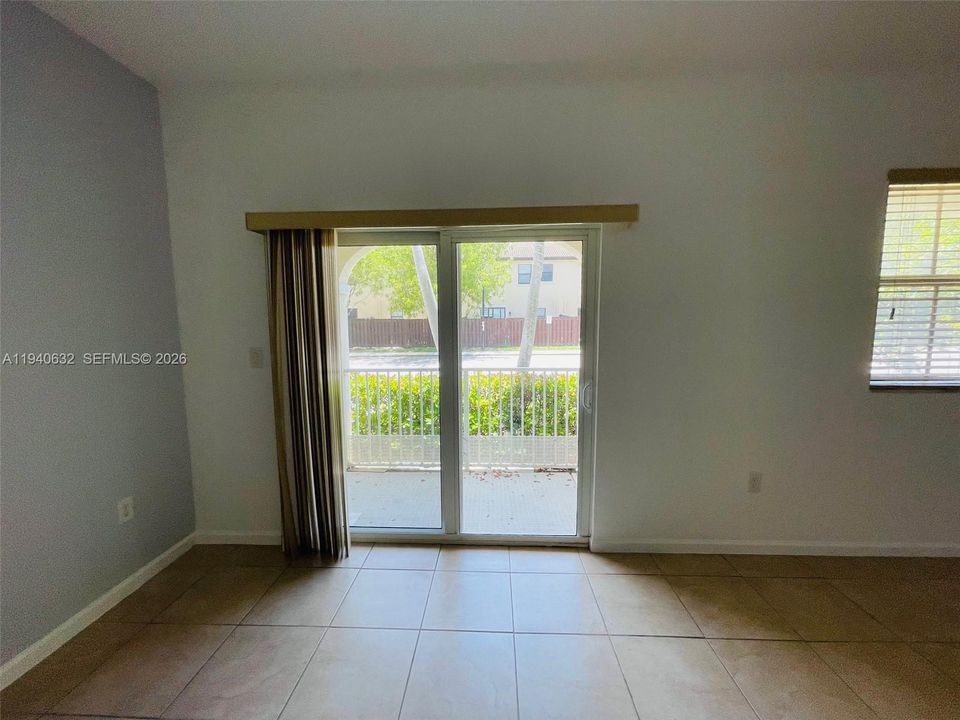 В аренду: $2,800 (3 спален, 2 ванн, 1207 Квадратных фут)