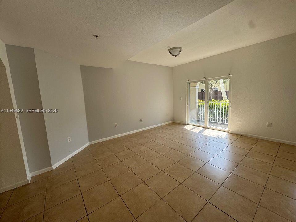 В аренду: $2,800 (3 спален, 2 ванн, 1207 Квадратных фут)