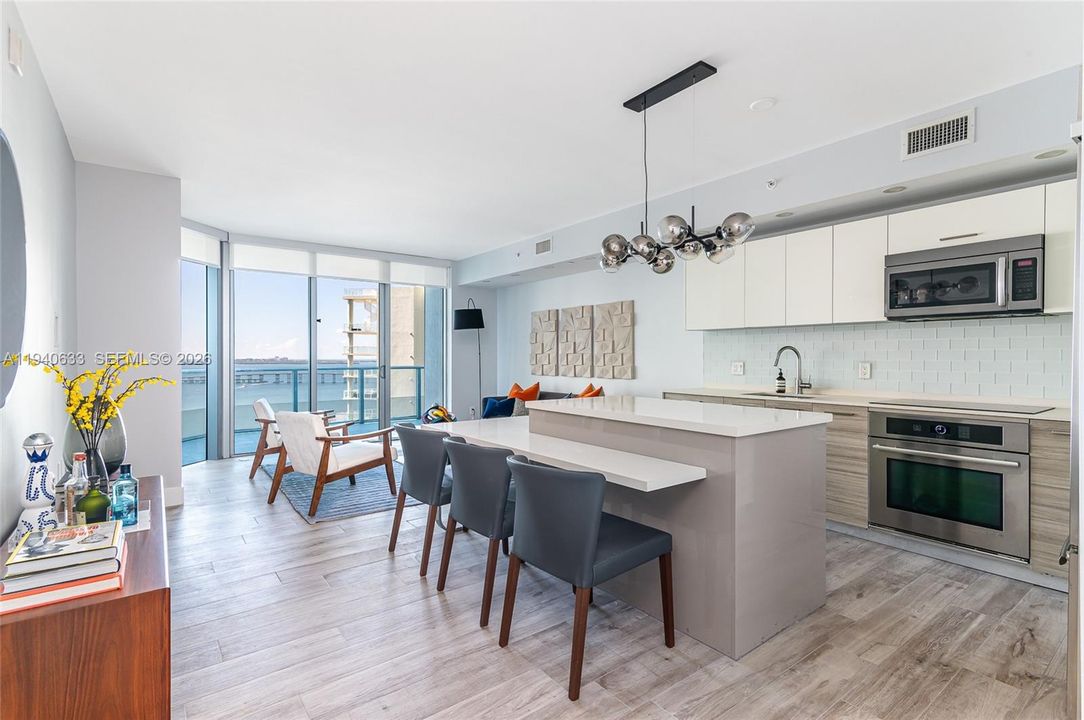 For Rent: $6,300 (2 beds, 2 baths, 997 Square Feet)