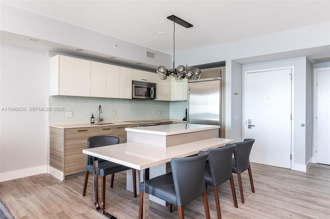 For Rent: $6,300 (2 beds, 2 baths, 997 Square Feet)