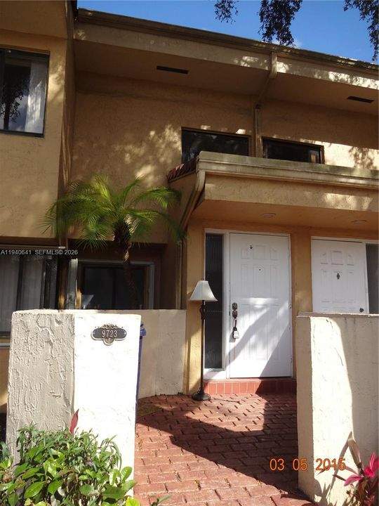 For Rent: $2,595 (3 beds, 2 baths, 1358 Square Feet)