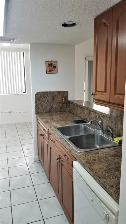 For Rent: $2,595 (3 beds, 2 baths, 1358 Square Feet)