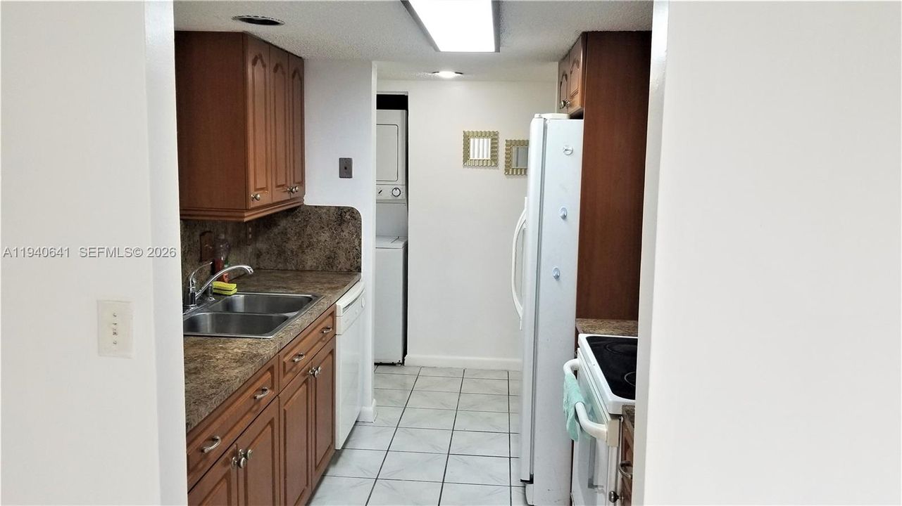 For Rent: $2,595 (3 beds, 2 baths, 1358 Square Feet)