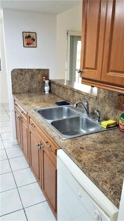 For Rent: $2,595 (3 beds, 2 baths, 1358 Square Feet)