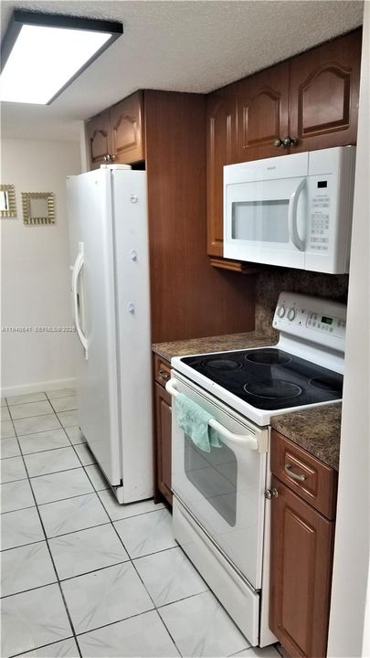 For Rent: $2,595 (3 beds, 2 baths, 1358 Square Feet)