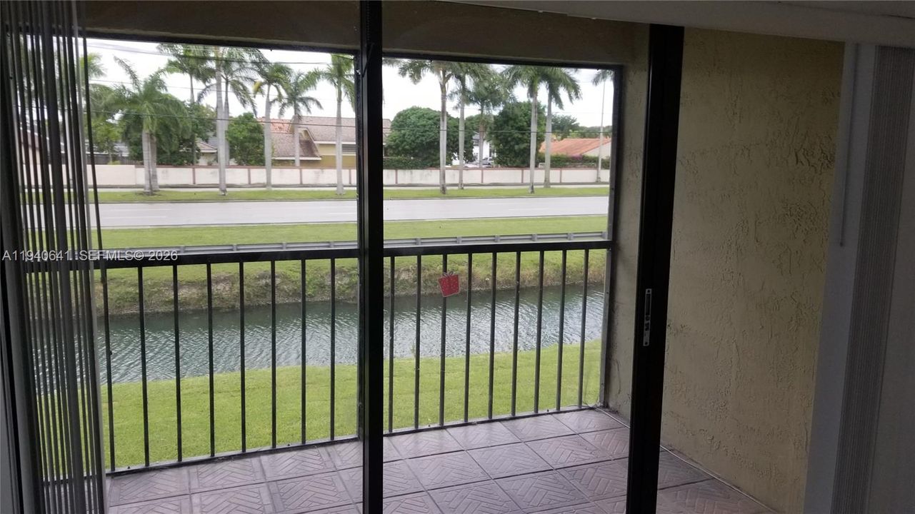 For Rent: $2,595 (3 beds, 2 baths, 1358 Square Feet)