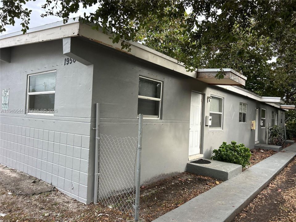 For Rent: $1,800 (2 beds, 1 baths, 1929 Square Feet)