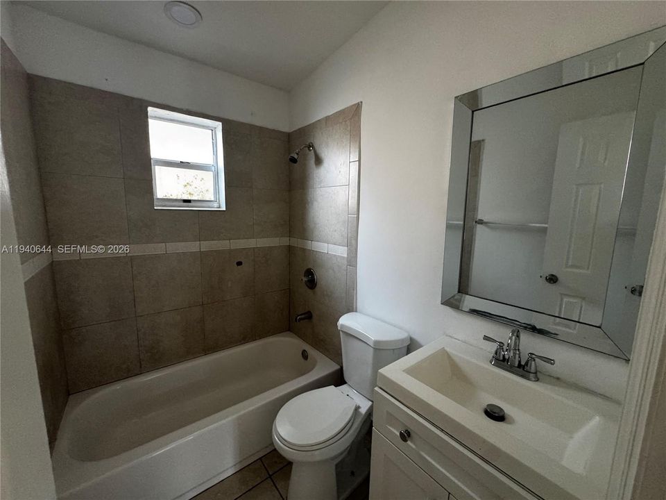 For Rent: $1,800 (2 beds, 1 baths, 1929 Square Feet)