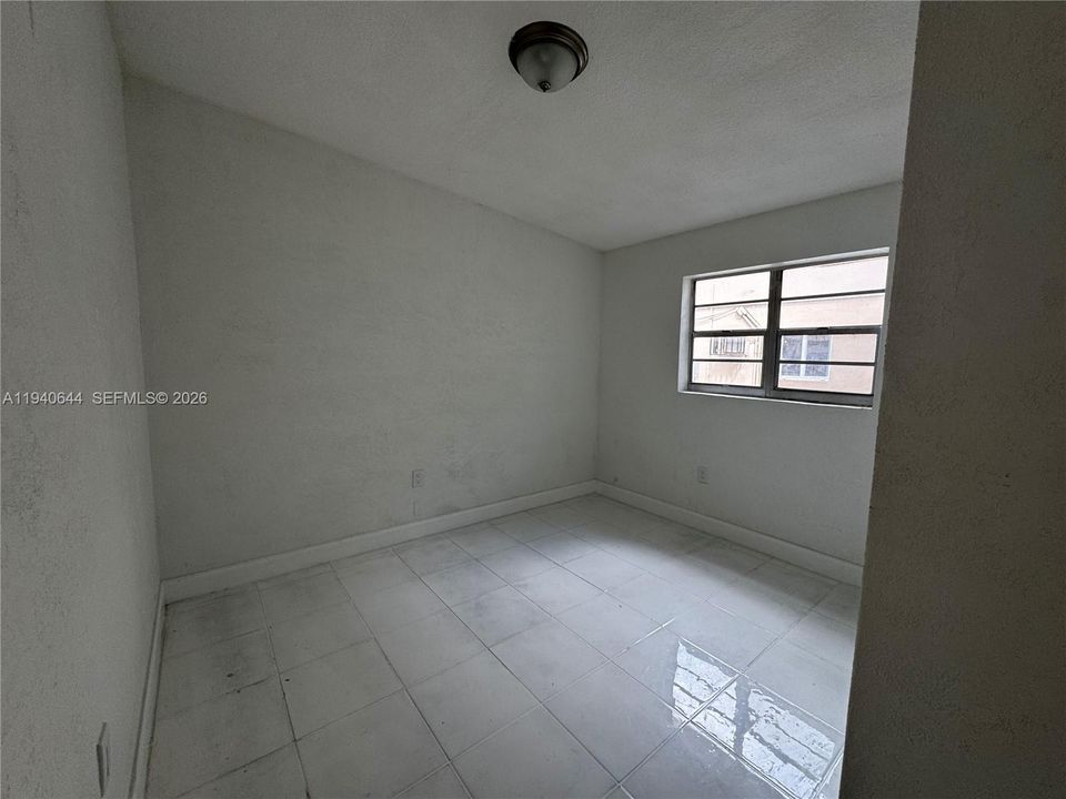 For Rent: $1,800 (2 beds, 1 baths, 1929 Square Feet)