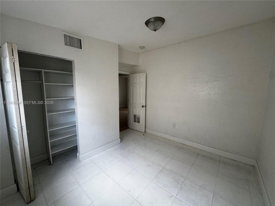 For Rent: $1,800 (2 beds, 1 baths, 1929 Square Feet)
